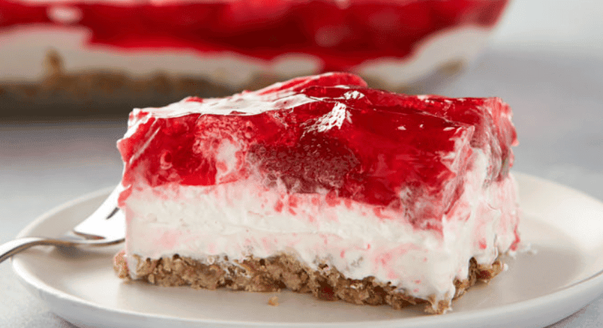 strawberry pretzel pie